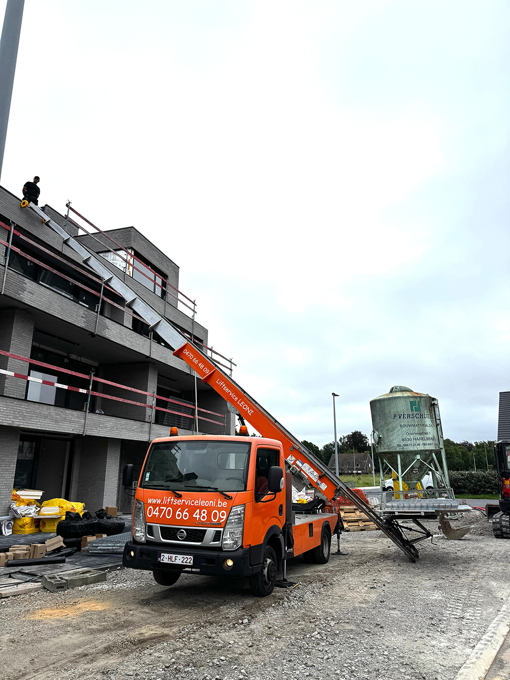 Liftservice Leoni verhuislift in actie in Kortrijk
